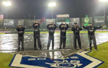 Momento en el que se suspendió el tercer juego. La foto fue compartida por la cuenta de Facebook de los Leones de Yucatán