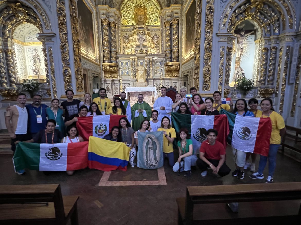 El Padre Jorge Martínez oficia misa en Lisboa, sede de la JMJ 2023