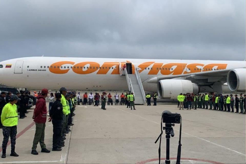 Llegan a Venezuela 311 repatriados desde México