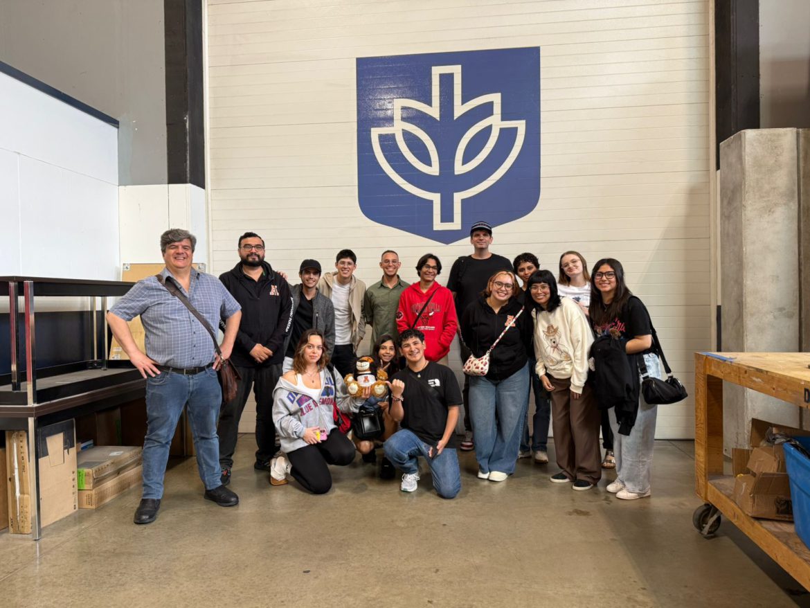 Estudiantes Anáhuac Mayab conocen a un director de «The Walking Dead Universe»