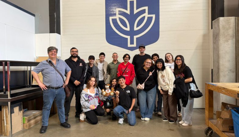 La foto del recuerdo entre los estudiantes Anáhuac Mayab y Phil McLaughlin