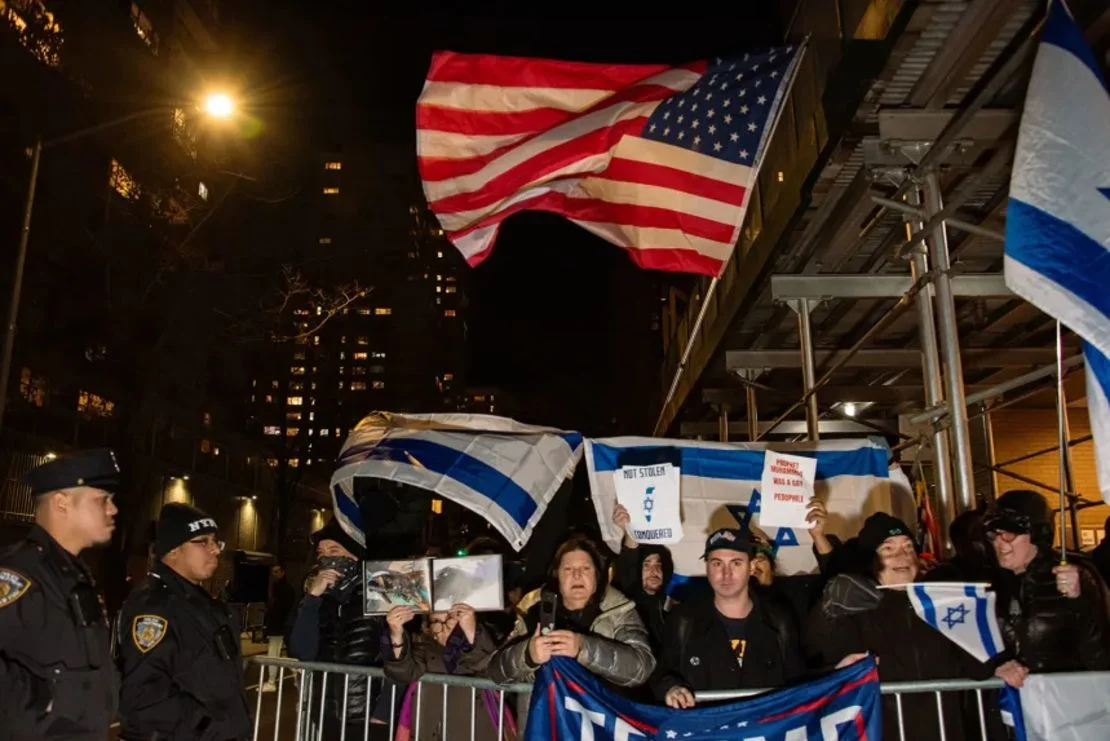 Nuevo alcalde electo de Nueva York bajo presión por protestas frente a sinagoga