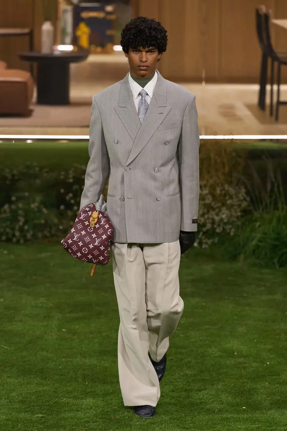 Pharrell Williams redefine la elegancia masculina en la pasarela de Louis Vuitton en París 2026
