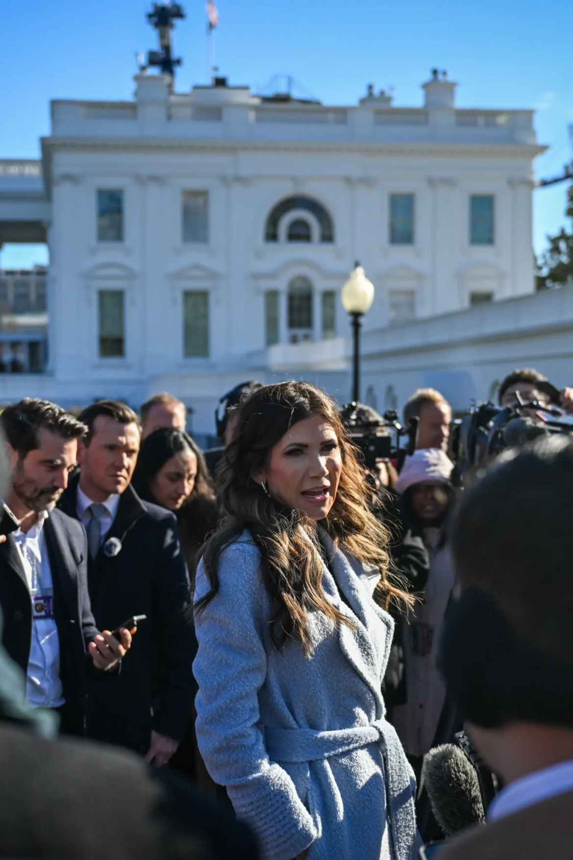 Trump respalda a la secretaria de Seguridad Nacional Kristi Noem tras reunión de dos horas en medio de la crisis por tiroteos en Minneapolis