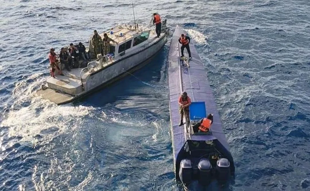 Armada de México intercepta semisumergible con 4 toneladas de cocaína y detiene a tres personas