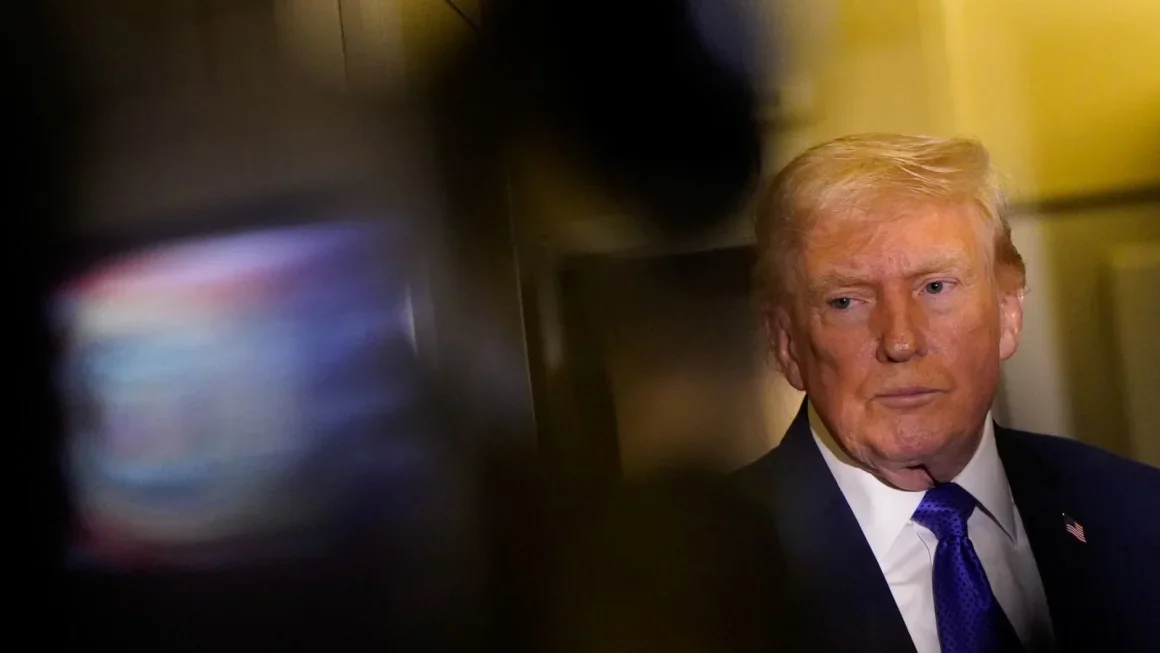 Trump ordena desclasificar archivos sobre vida extraterrestre y OVNIs en respuesta a debate público