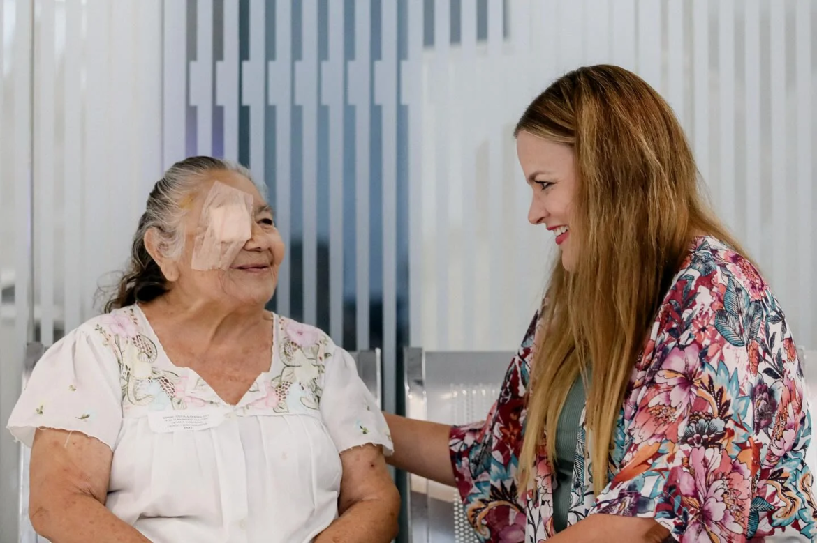 Ayuntamiento de Mérida impulsa campaña de cirugías de cataratas para personas sin seguridad social