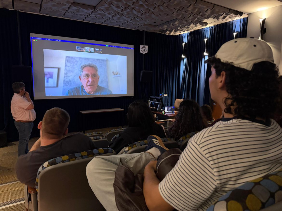 Estudiantes Anáhuac Mayab toman clase de audiovisual con productor de Breaking Bad